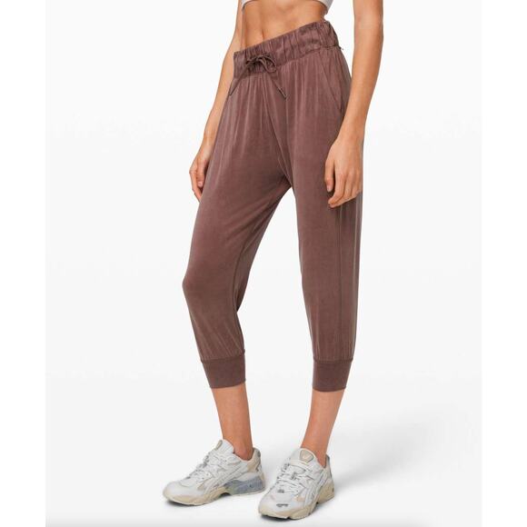 LULULEMON Lost in Leisure Crop Jogger Antique Bark Purple Brown Sz 8 {U54} - Picture 3 of 8